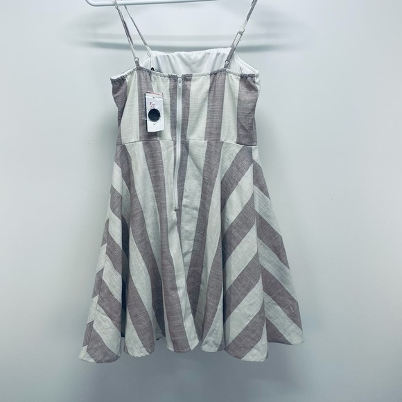 Papaya Dress Size M Women’s Tie Back Mini Stripes White Brown New - Picture 3 of 7